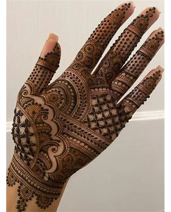 Heavy Motif With Outline Featuring Front Hand Mehndi Design Heavy Motif With Outline Featuring Front Hand Mehndi Design